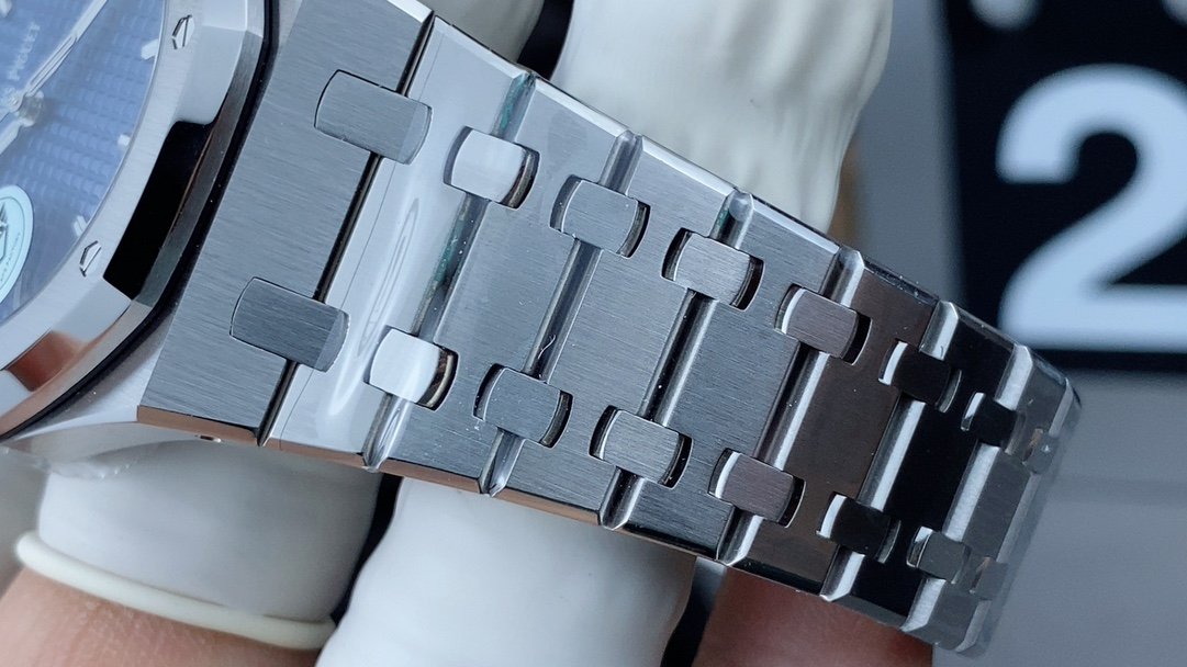 Audemars Piguet 15500 Blue – Premium APS Factory Royal Oak Replica